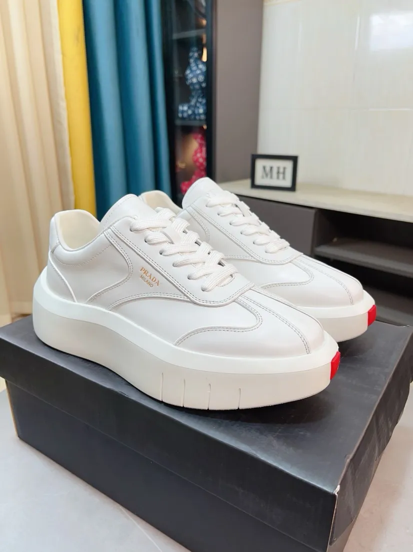 Men's shoes 💰620🌹🌹High-quality new Prada counters are launched simultaneously. The new men's shoes and 😘fabrics are selected from imported mesh and glue-spraying technology. Imported cowhide lining. 👍🏿High-end☄️Open-molded non-slip rubber outsole, exquisite lines, simple and elegant, comfortable and high-end for leisure travel. Code number: 38 to 44